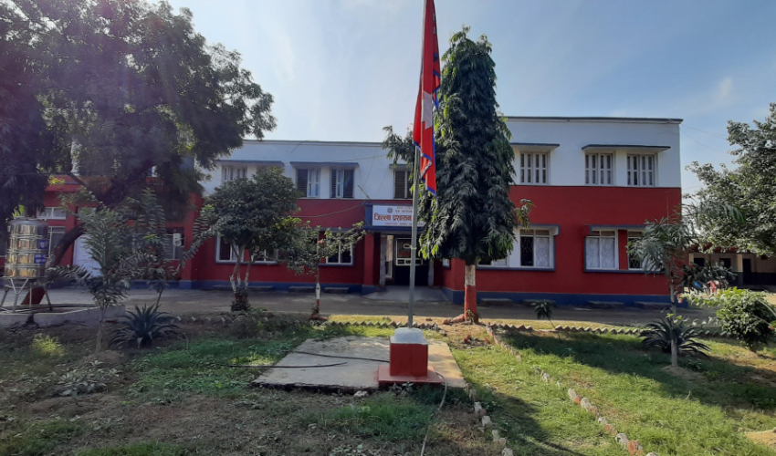 जिल्ला र इलाका प्रशासनको सेवा स्थगित