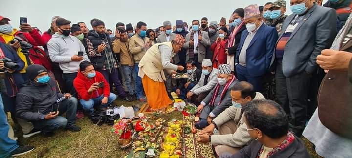 कञ्चनपुरको मझगाँउ विमानस्थलको मन्त्री आलेद्धारा शिलान्यास