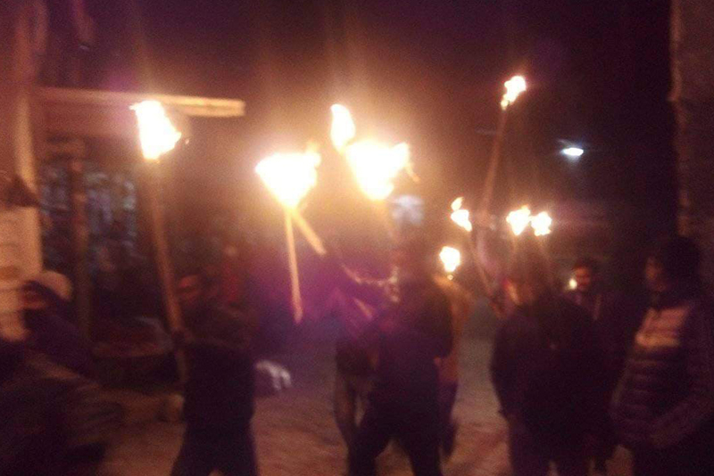 पेट्रोलियम पदार्थको मूल्यवृद्धि फिर्ता गर्न माग गर्दै राँकेजुलुस
