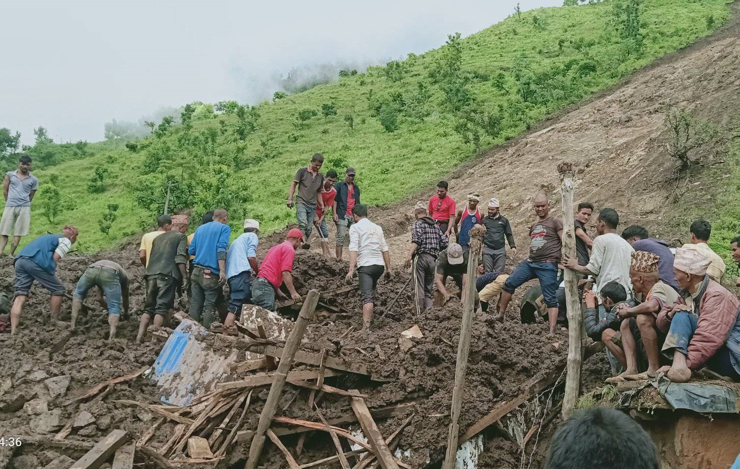 अछाममा पहिरोमा पुरिएका २२ जनाकै शव निकालियो,१४ जना बालबालिका