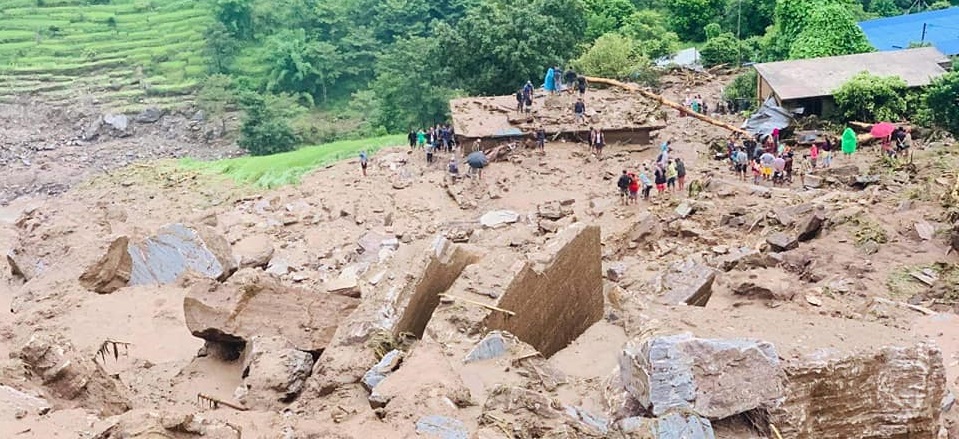 अछाममा पहिरोले घर पुरिदा २ जनाको मृत्यु, ७ जना बेपत्ता