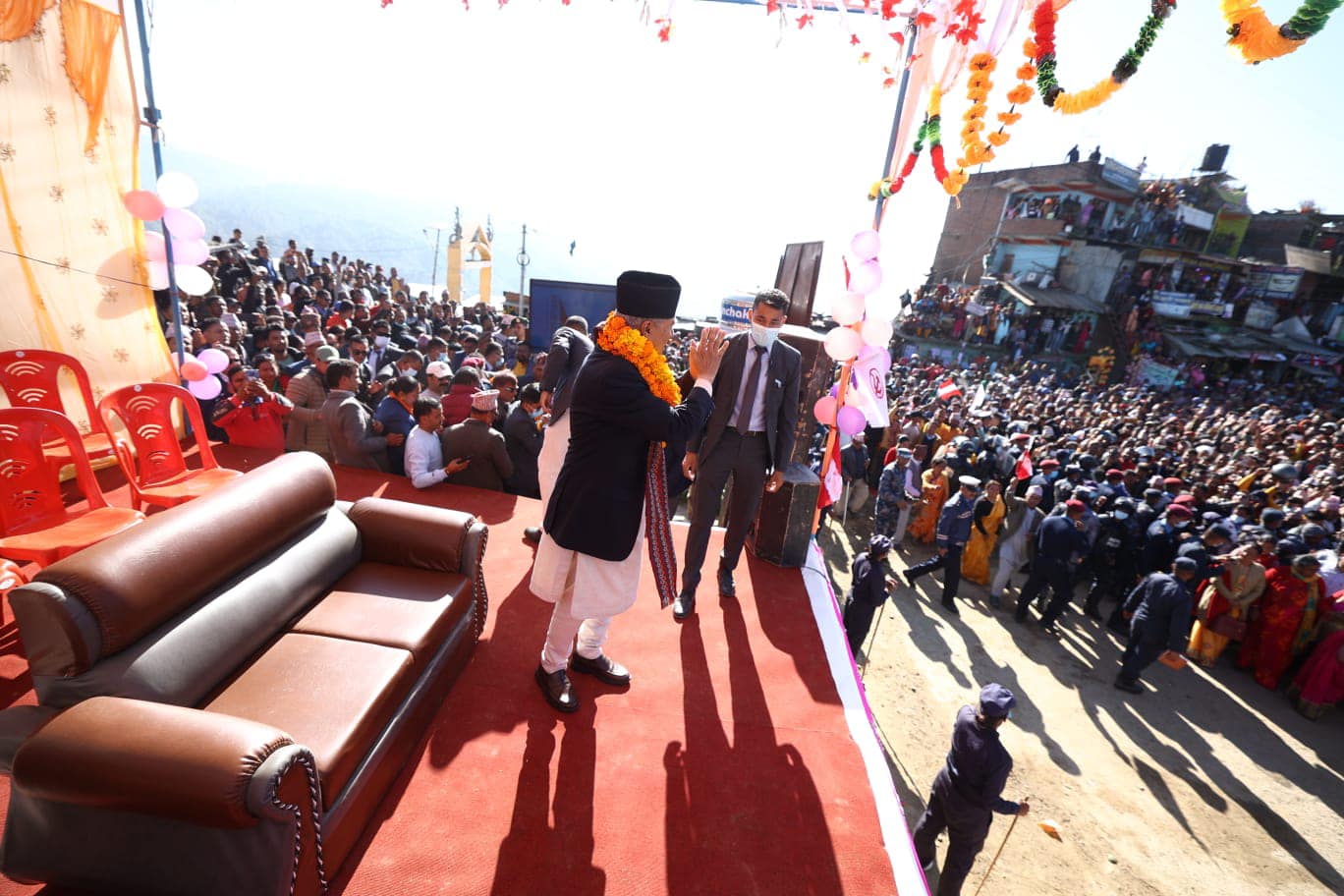 काँग्रेस सभापति देउवा सहभागी डडेल्धुराको चुनावी सभामा बाक्लो उपस्थीती