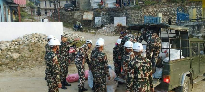 भूकम्प प्रभावित क्षेत्रमा राहत सामग्री सहित गयो भैरव प्रसाद गणको टोली