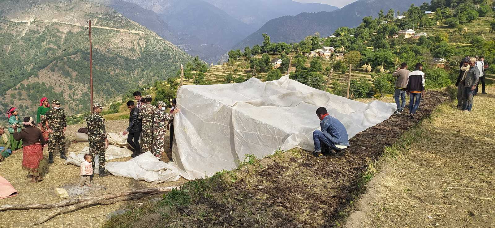 भूूकम्प पीडितकालागी अस्थाई टहरा निर्माण