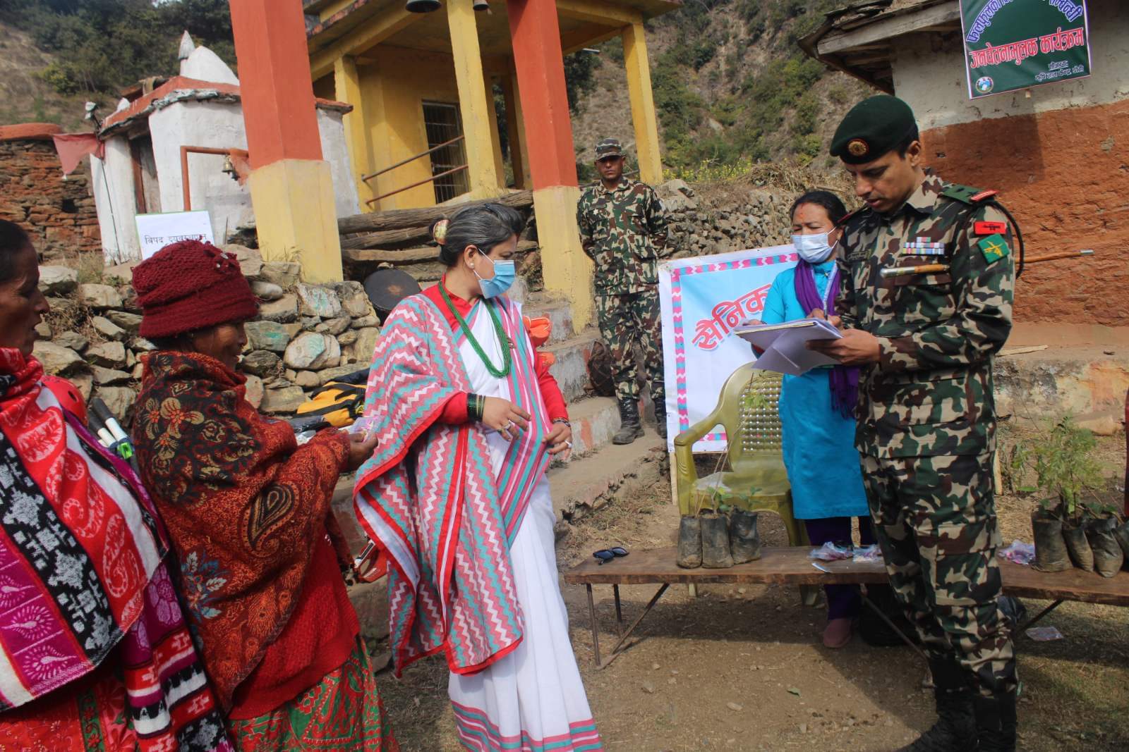 डोटीमा तरकारीको बिउ र फलफुलका बिरुवा वितरण