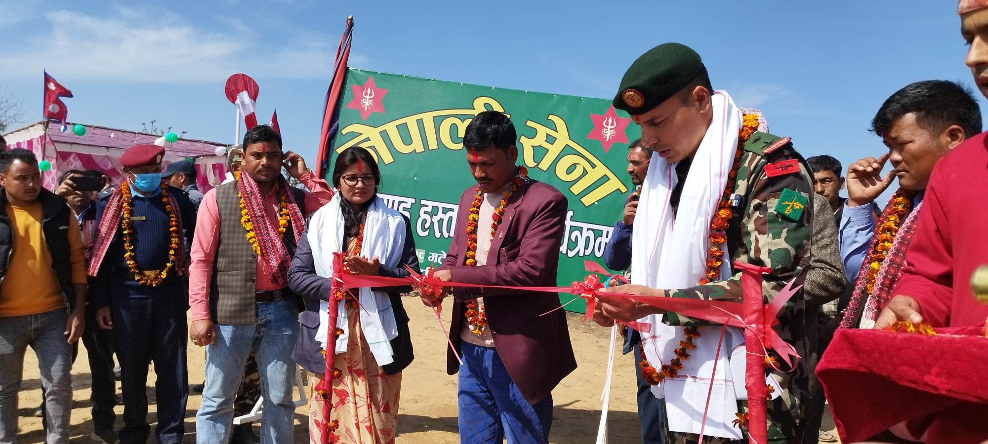 डोटीमा नेपाली सेनाले निर्माण गरेको हेलिप्याड गाँउपालीकालाई हस्तान्तरण