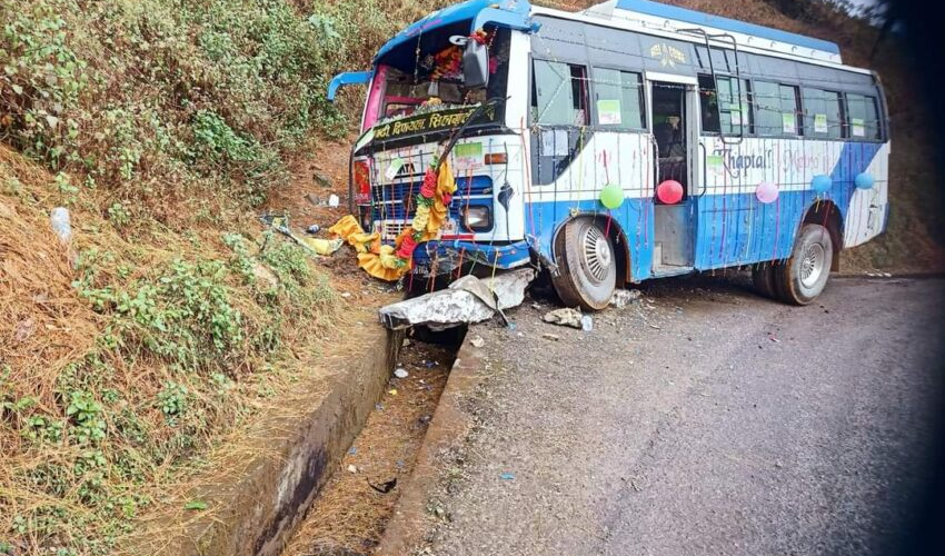 डोटीमा जन्ती बोकेको बस दुर्घटना