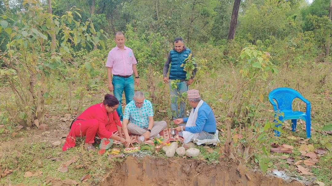 गोदावरीमा वन भित्र पार्टीको कार्यालय शिलान्यास गरिएपछि सामाजिक सन्जालमा चर्को विरोध