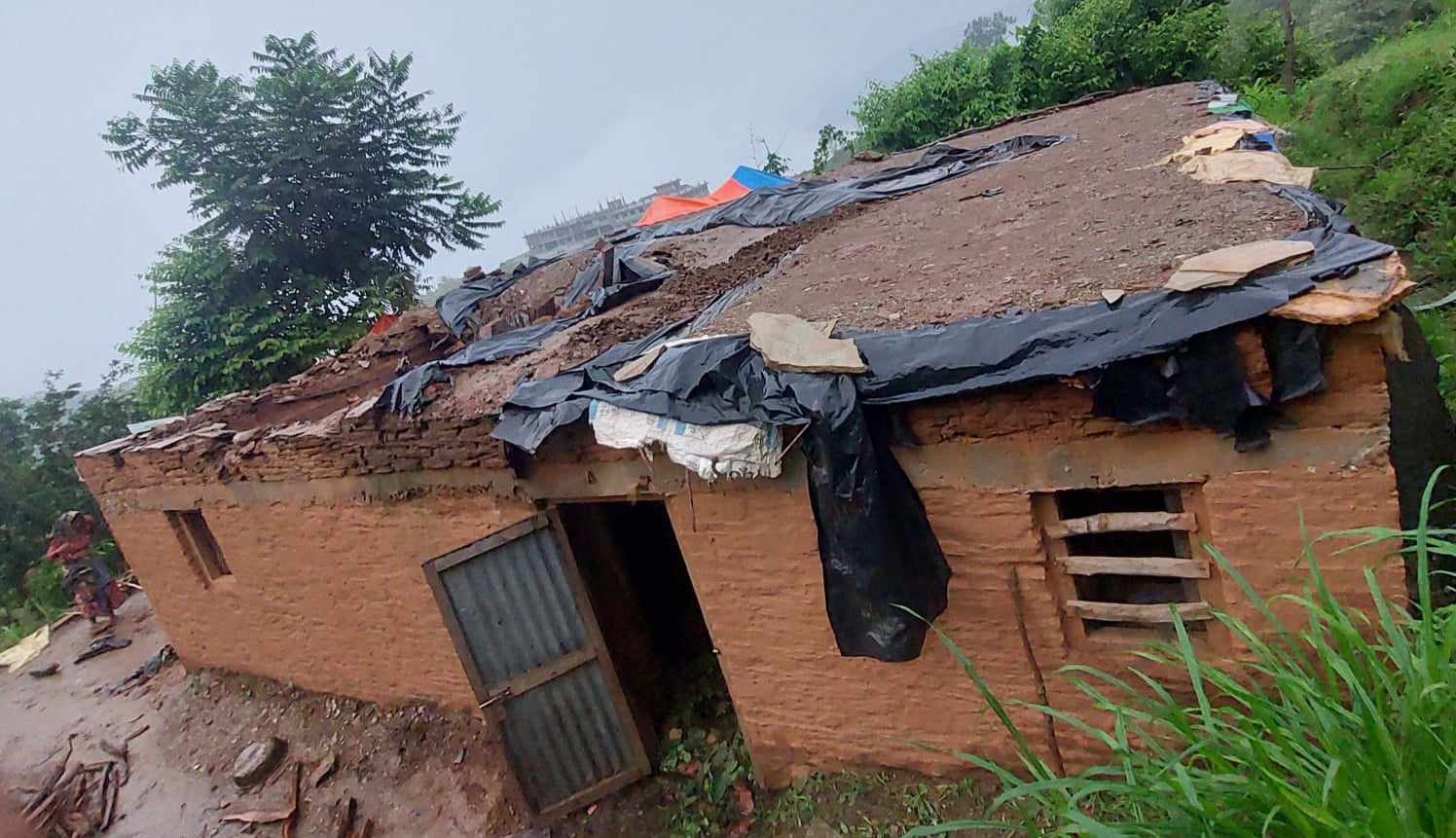 डोटीमा घर भत्किदा एक जनाको मृत्यु