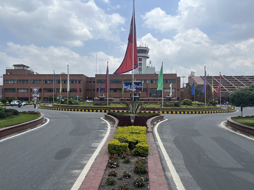 दसैंमा पनि रोकिएन रोजगारीका लागि विदेशिने युवाको लर्को