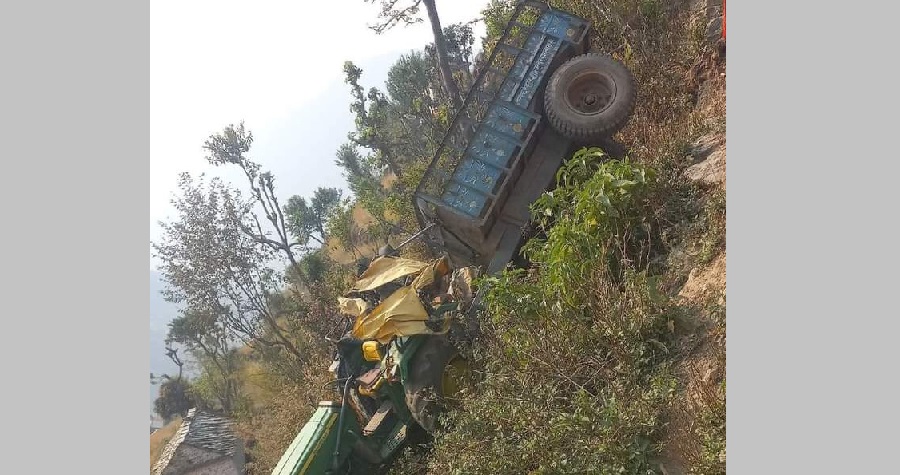 अछाममा ट्याक्टर दुर्घटना