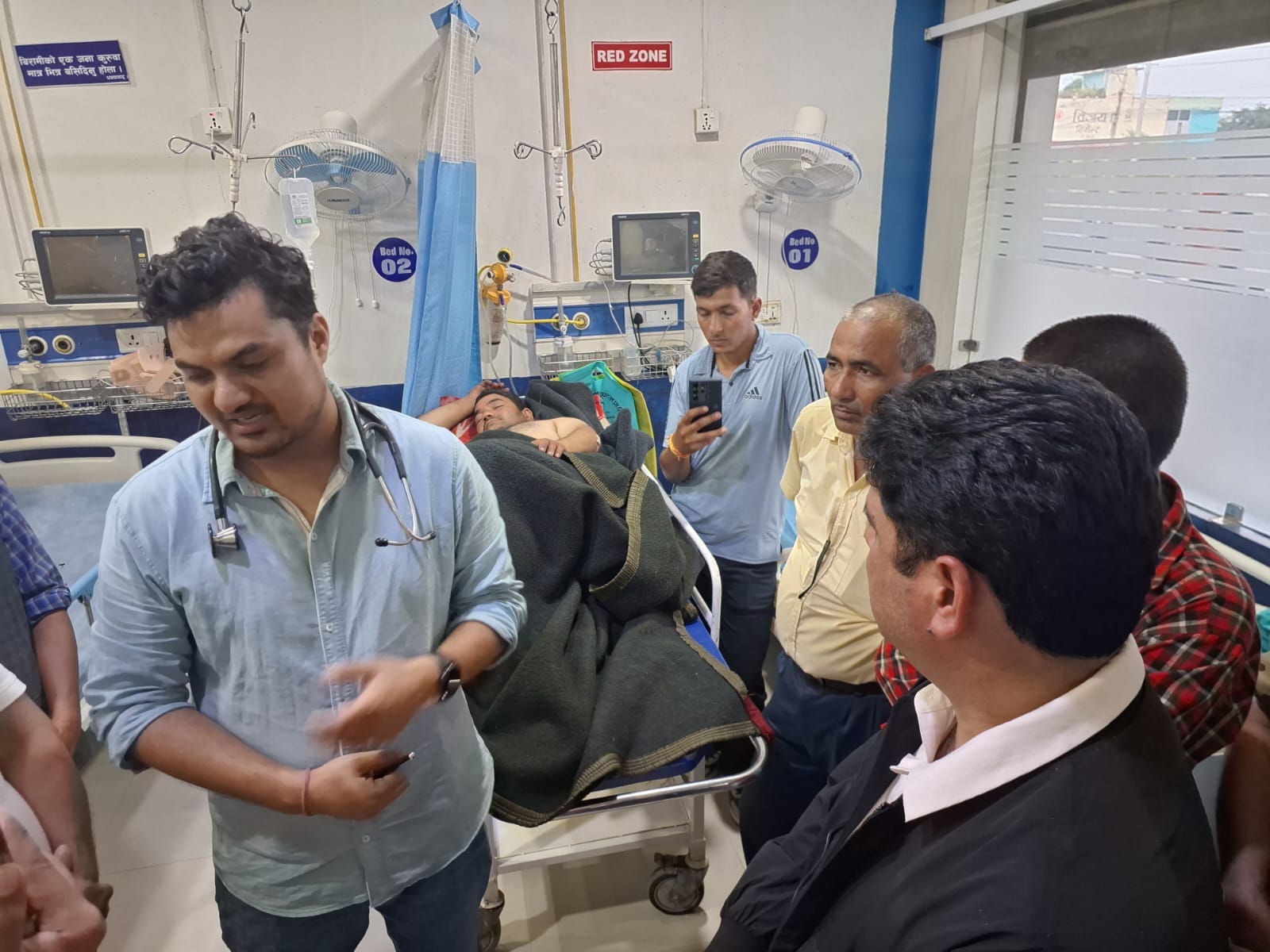डडेल्धुरा बस दुर्घटनाका घाइतेहरुको मायामेट्रो अस्पतालमा उपचार हुँदै