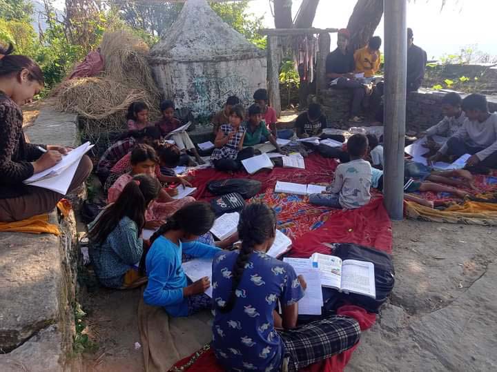 अछाममा बिदाका बेला टोल कक्षा सञ्चालन