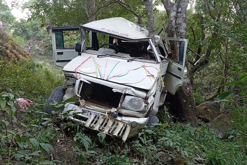 डडेल्धुरामा जीप दुर्घटना, दुईको मृत्यु, सात घाइते