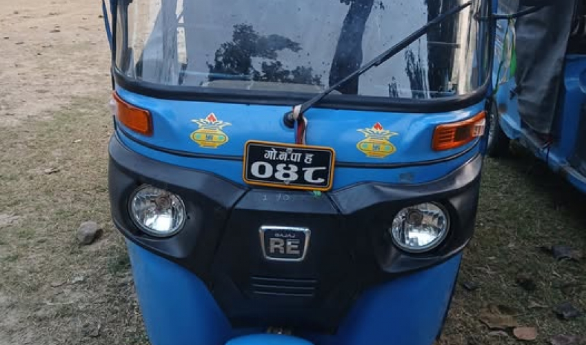 गोदावरीमा मोटरसाइकललाई ठक्कर दिएर फरार रहेको अटो प्रहरीको नियन्त्रणमा