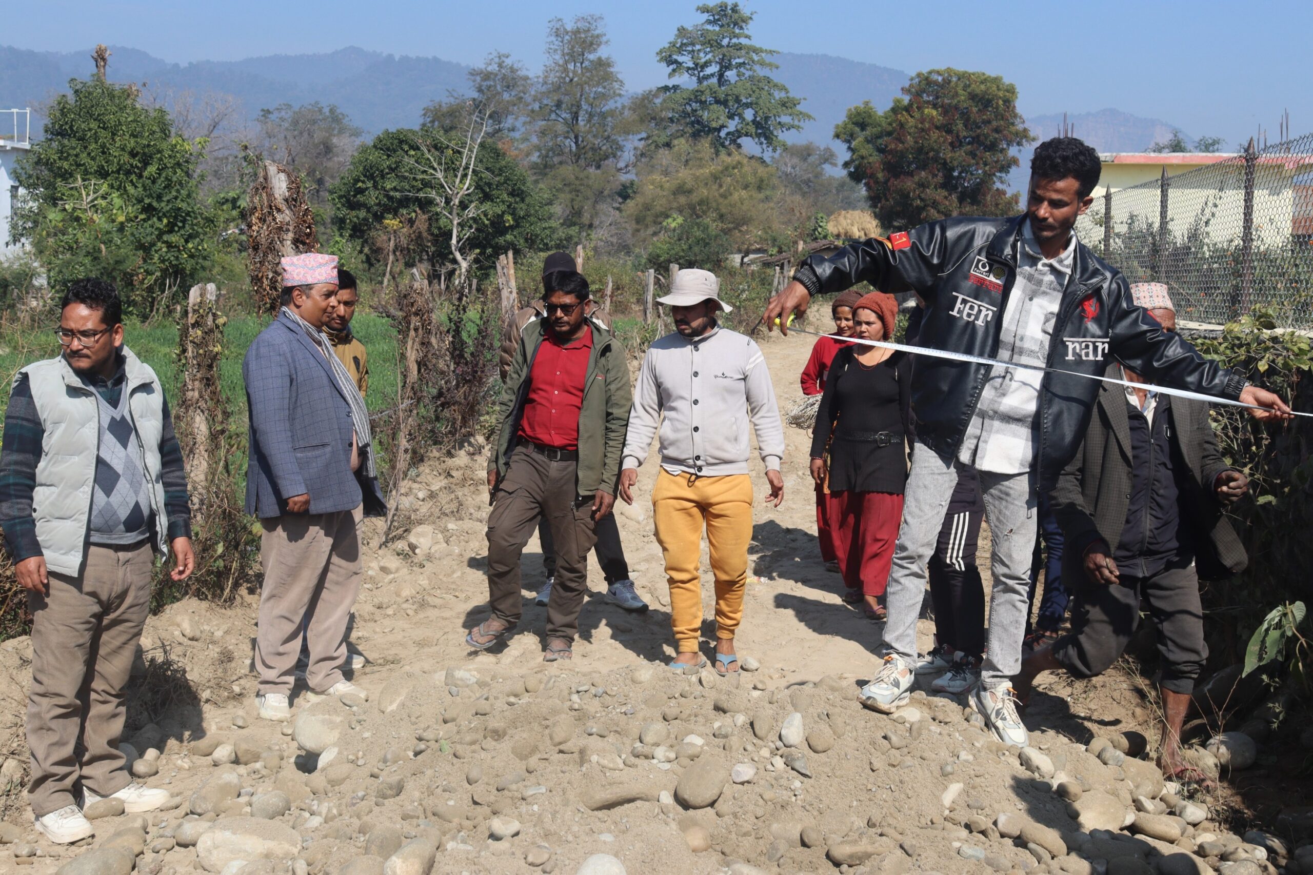 कृष्णपुरका प्रत्येक वडामा ५ किलोमिटर सडक पानी पिच गरिँदै,मालुबेलाबाट काम सुरु