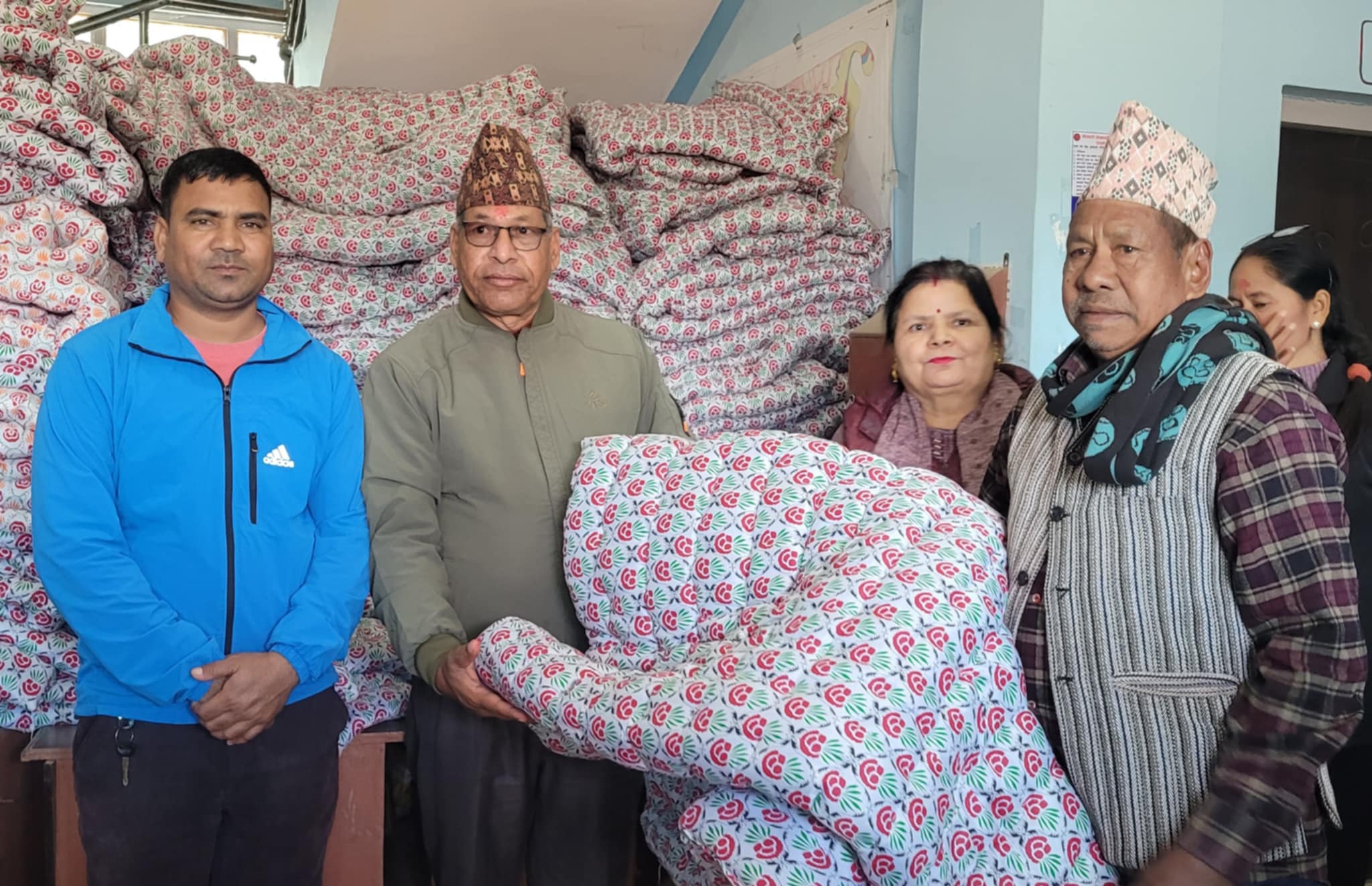 गोदावरी–१ द्वारा जेष्ठ नागरिकलाई न्यानो कम्बल वितरण