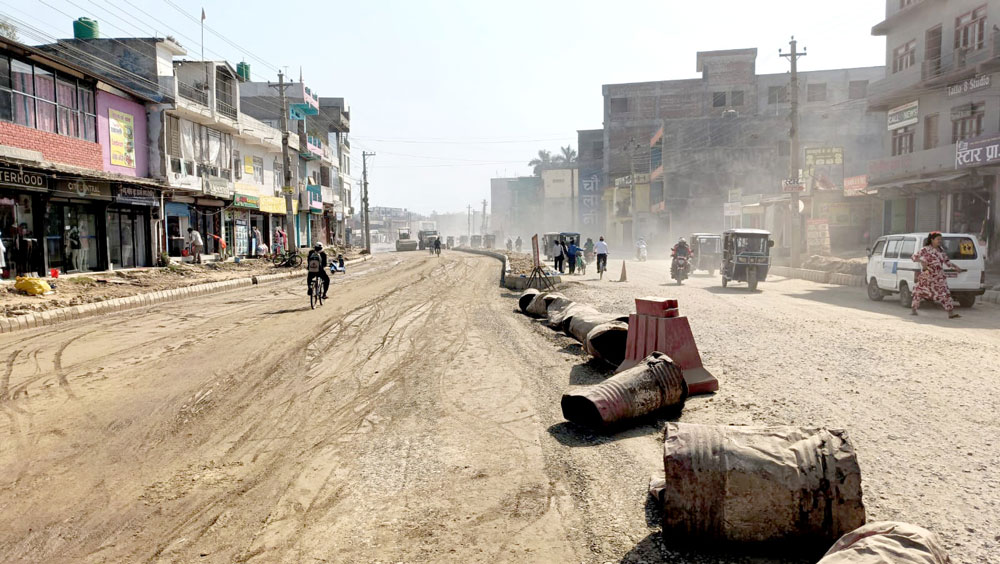 धनगढीस्थित मुख्य बजार क्षेत्रमा कालोपत्रेको काम अन्तिम चरणमा