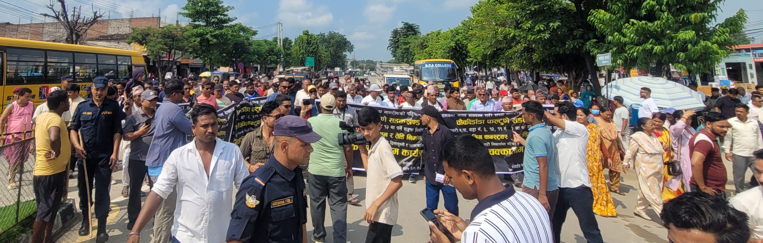 चौकीडाँडा–फल्टुडे सडक निर्माणको ढिलासुस्ती विरुद्ध अत्तरियामा विरोध