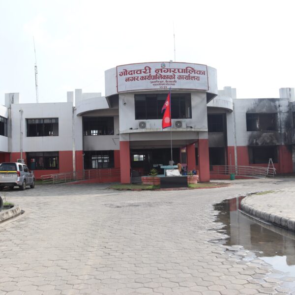 अव्यवस्थित रुपमा प्रयोग भइरहेका ६ सवारी साधन गोदावरी नगरपालिकालाई फिर्ता