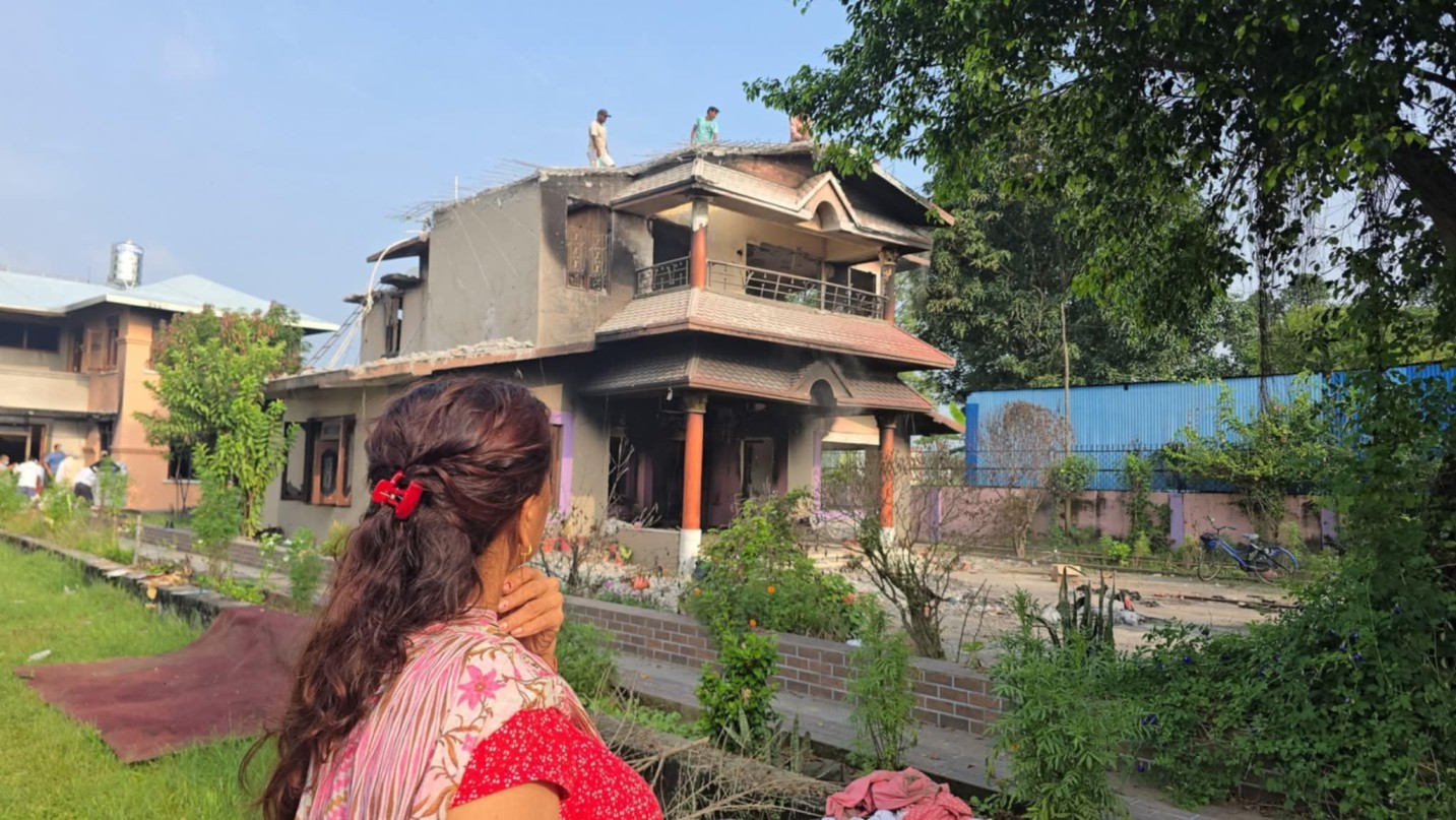 आगजनी र तोडफोड गरिएका भवनहरु पुनर्निर्माणमा जुट्यो सुदूरपश्चिम एमाले, लेखराजको घरबाट सुरू