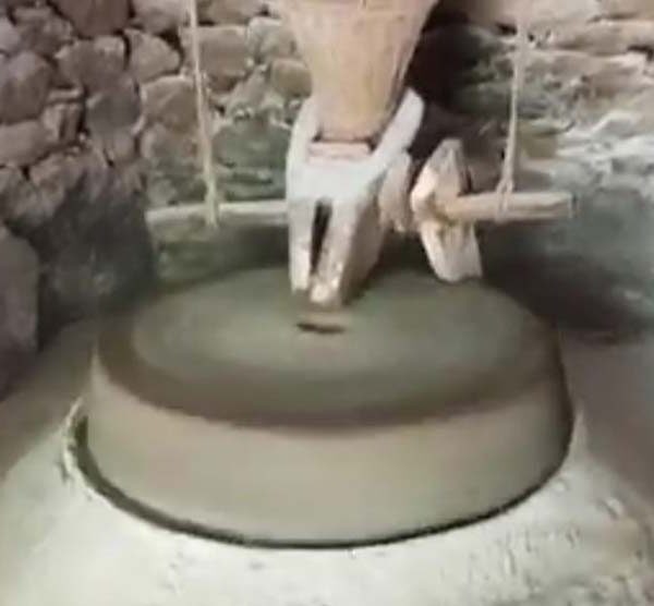 धारापानीवासी कुटानीपिसानी गर्न पानी घट्टमै निर्भर