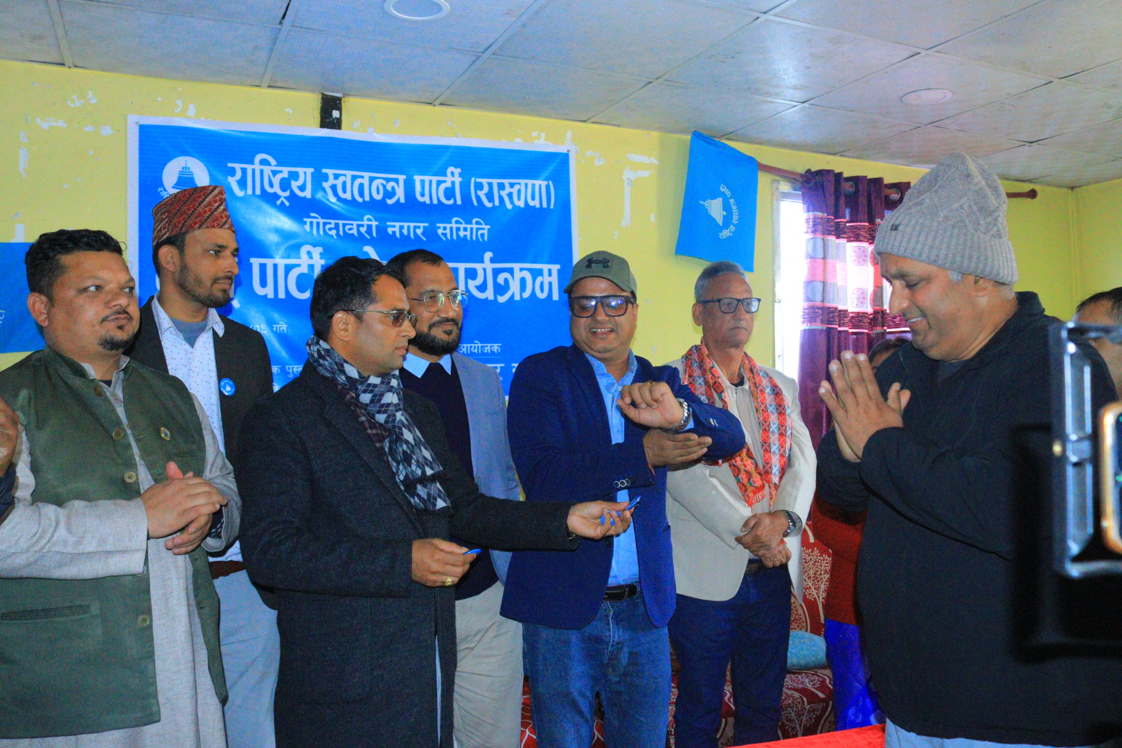 एमाले परित्याग गरेका गोकर्ण भट्टसहित ४८ जना रास्वपा प्रवेश