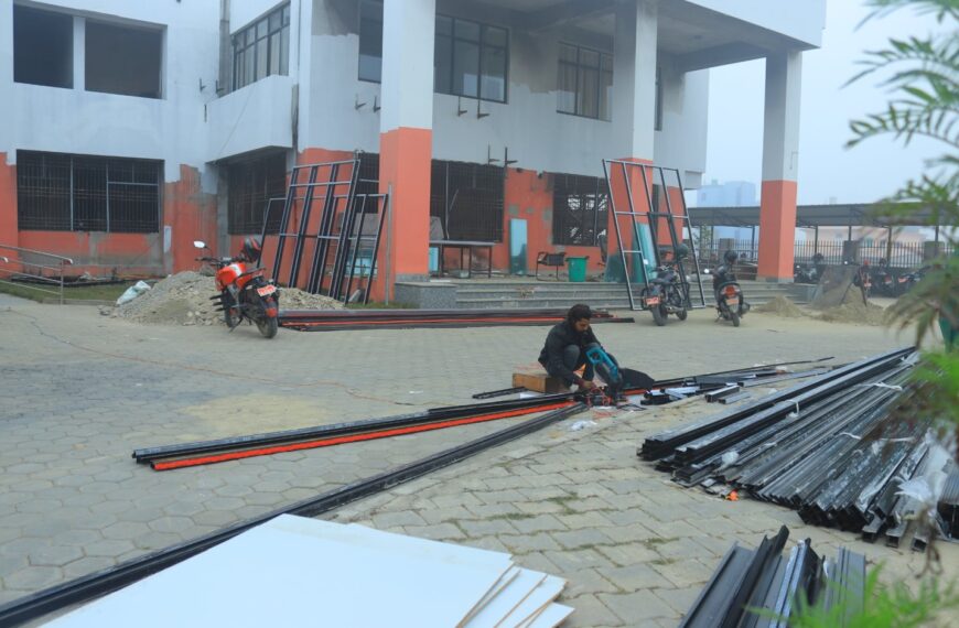 धमाधम पुनर्निर्माण गरिँदै जेनजी आन्दोलमा क्षति भएको गोदावरी नगरपालिका भवन