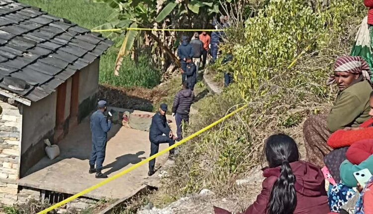 दार्चुलामा बृद्वाकाे हत्या गरेर गरगहना लुट्ने दुई युवक पक्राउ, लुटिएको सुन पनि बरामद