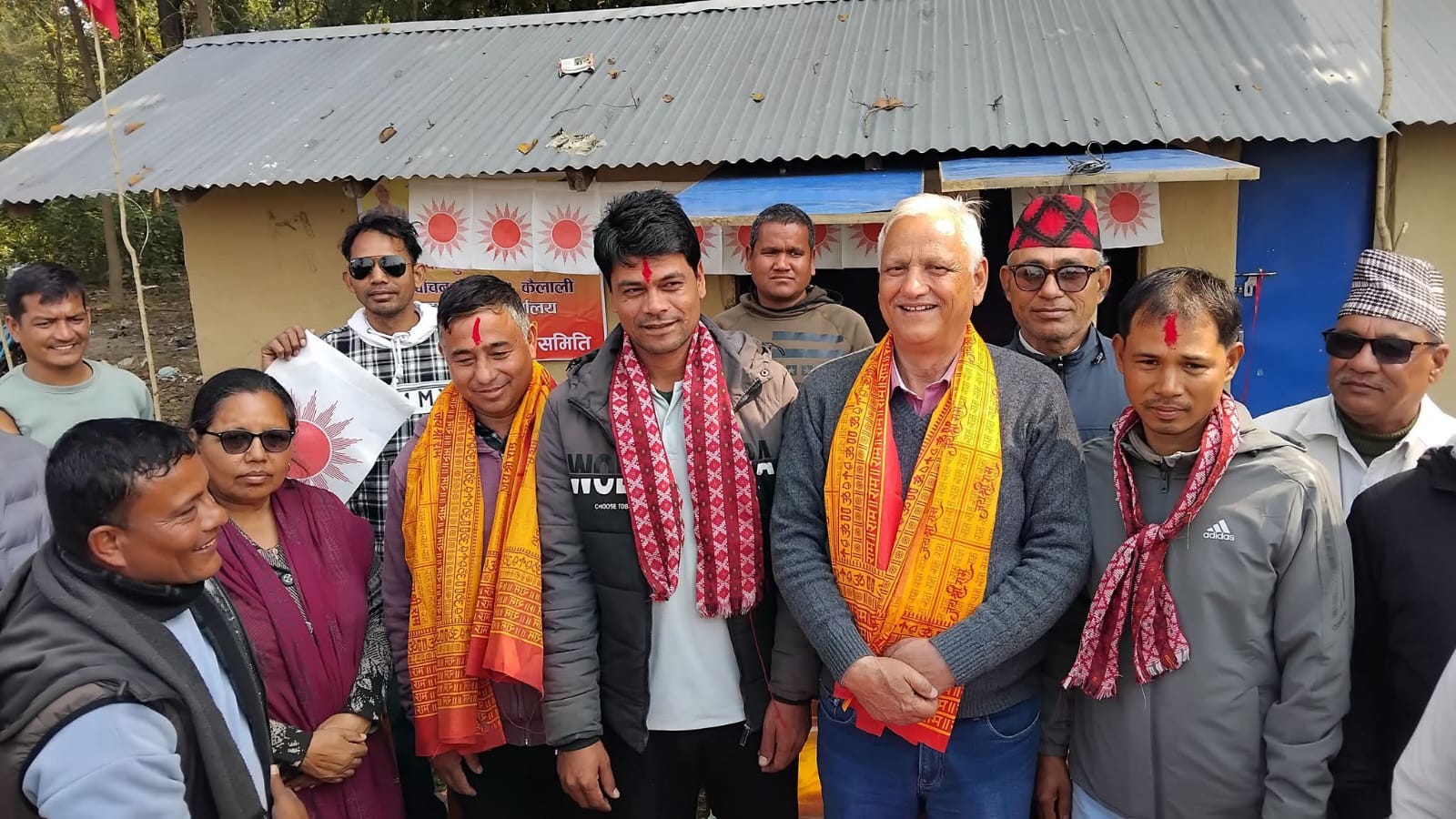 गौरीगंगा- ११ मा कांग्रेस र नेकपा परित्याग गरी एमाले प्रवेश