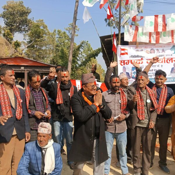 खानीडांडामा एमालेका नेता–कार्यकर्ता कांग्रेसमा प्रवेश