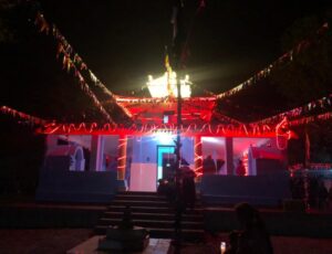 पुनर्निर्माणपछि उज्यालिएको शिव मन्दिर