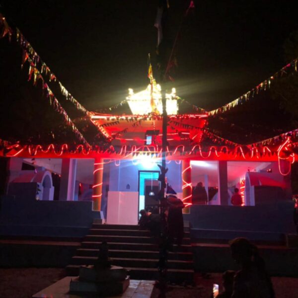 पुनर्निर्माणपछि उज्यालिएको शिव मन्दिर