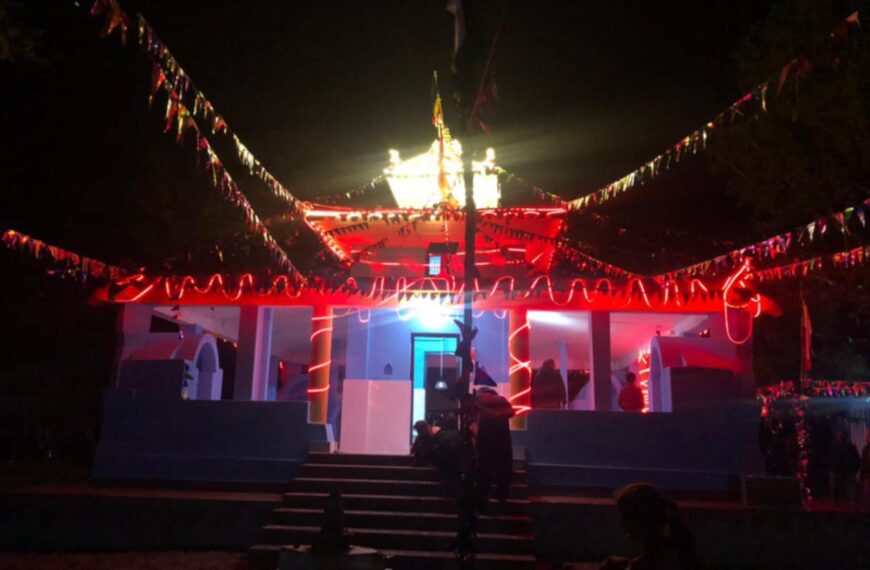 पुनर्निर्माणपछि उज्यालिएको शिव मन्दिर