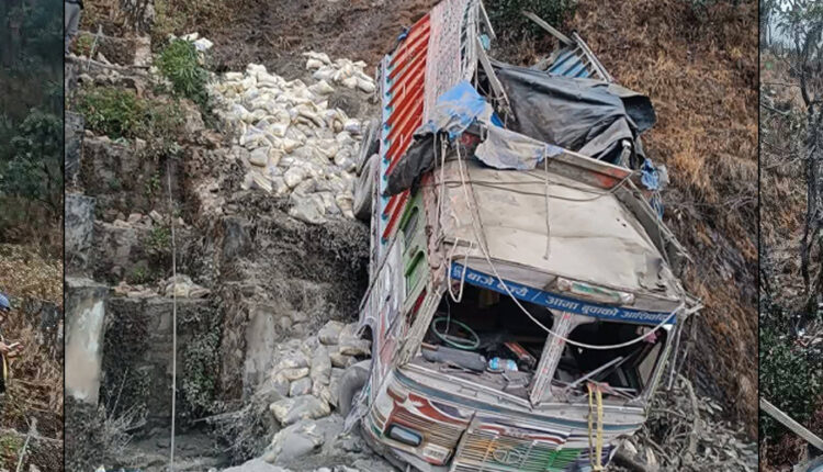 बैतडीमा ट्रक दुर्घटना, चार जना घाइते