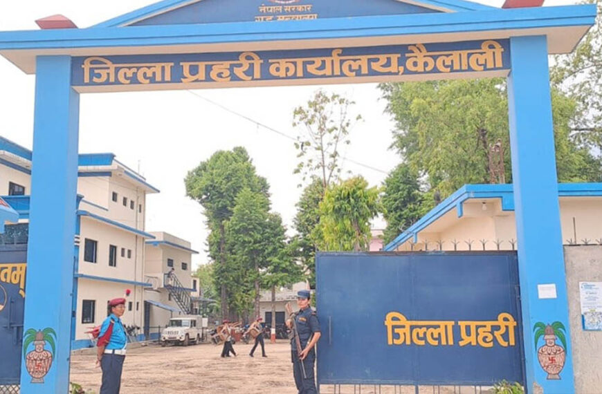 कैलालीमा १२ लाखभन्दा बढी मूल्यका मोबाइल र अन्य सामान बरामद