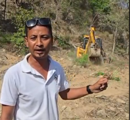 अतिक्रमण हटाउँदै गोदावरी सामुदायिक वन