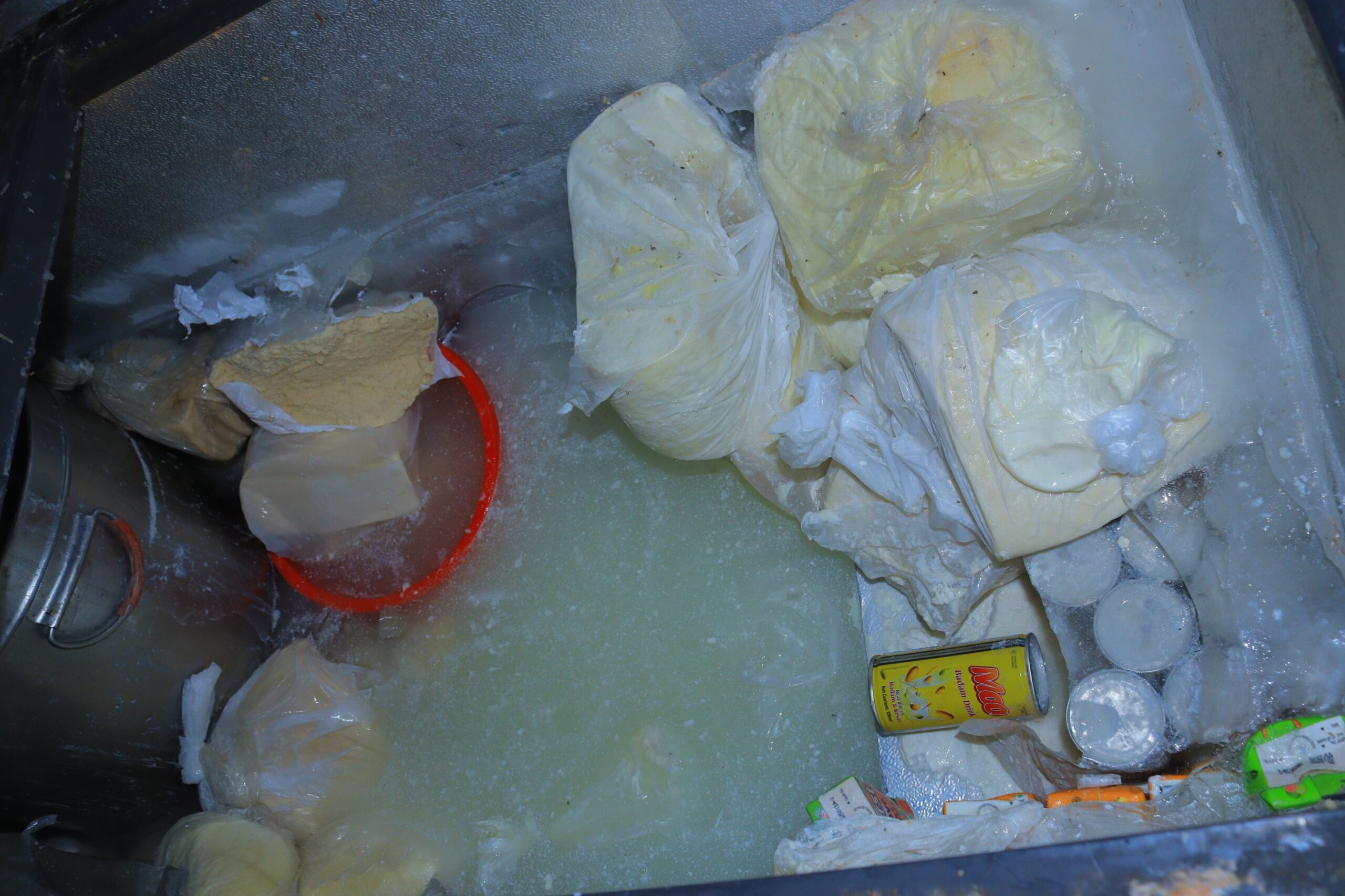 अत्तरियाको ओम डेरीबाट ६४ हजार बराबरको ढुसी लागेको पनिर जफत