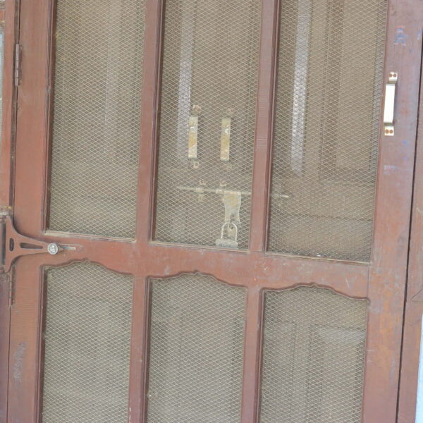 पावर टिलरमा ठगिएका गोदावरीका किसानले लगाए सोनमको घरमा ताला