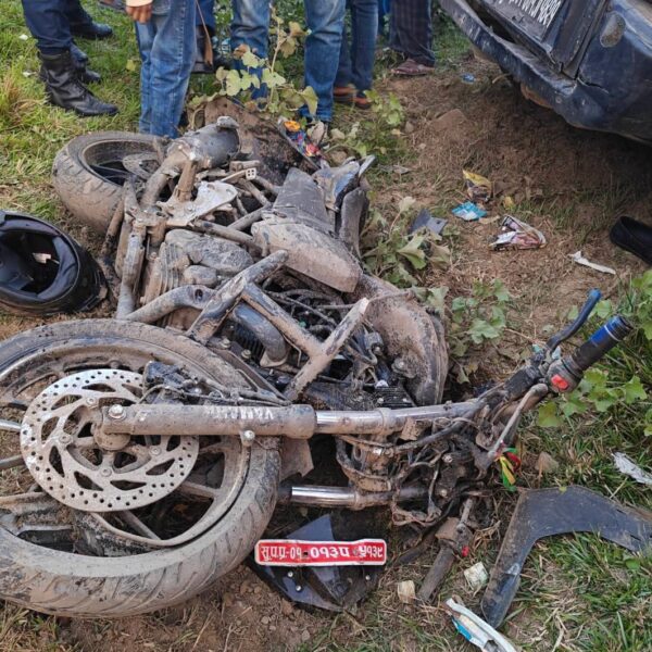 कैलालीमा हाइस र मोटरसाइकल ठोक्किँदा दुई…