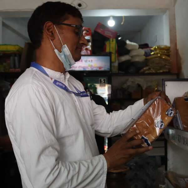 अत्तरियाका ३८ पसलमा नगरपालिकाको अनुगमन, ७२ हजार बढीको सामान जफत