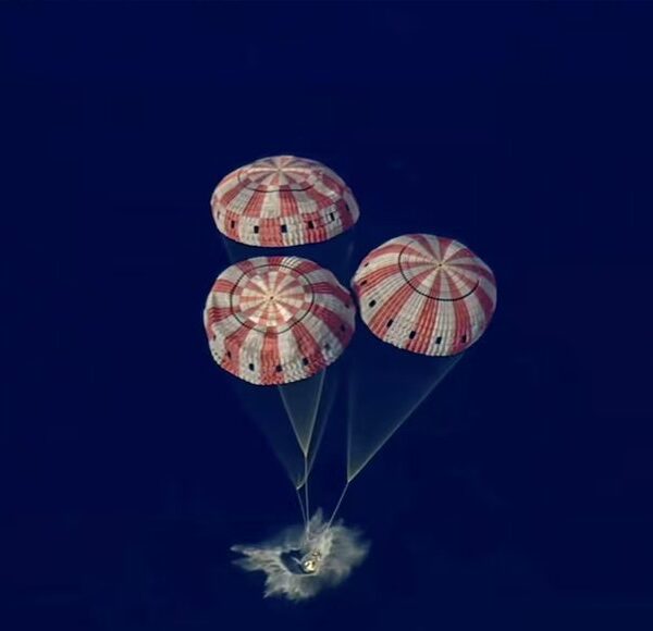 चन्द्रमाको नजिक पुगेका ४ अन्तरिक्ष यात्री पृथ्वीमा फर्किए