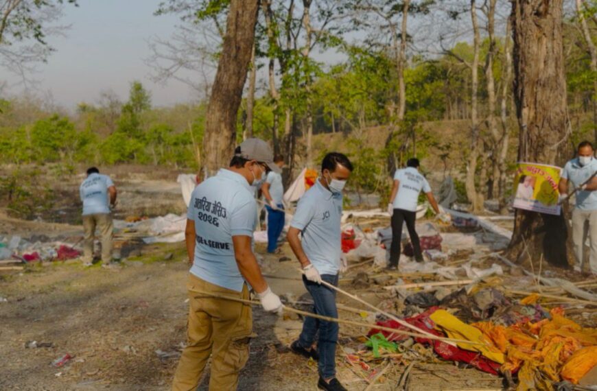अत्तरिया जेसिजद्वारा गोदावरी आर्यघाट सरसफाइ