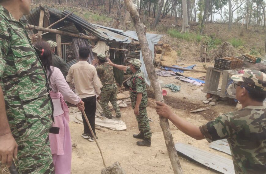 गोदावरी सामुदायिक वनको अतिक्रमित क्षेत्र खाली गरिँदै