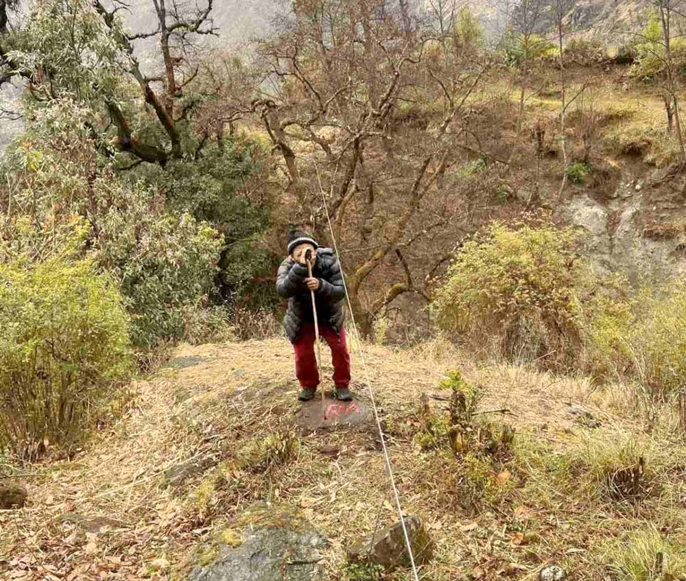 दुम्लिङ खोलामा श्रमदानमार्फत पुल निर्माण गरिँदै