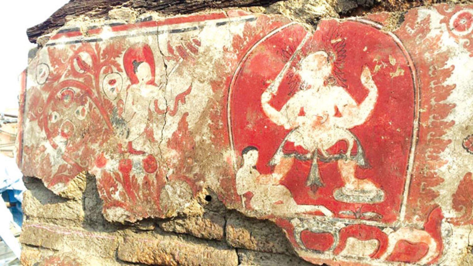 थारु भित्ते चित्रकला सङ्कटमा : हराउँदै जनजीवनको प्रतिबिम्ब