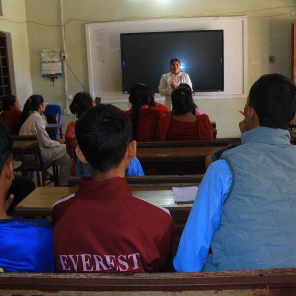 बिदाको सदुपयोग गर्न शिक्षक, विद्यार्थीलाई उद्धघोषण तालिम दिँदै एभरेष्ट एकेडेमी