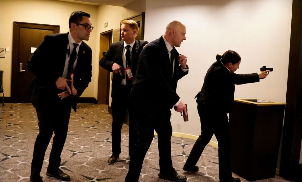 ह्वाइट हाउस संवाददाताको रात्रिभोजमा गोली चल्यो, ट्रम्पलाई सुरक्षित बाहिर निकालियो