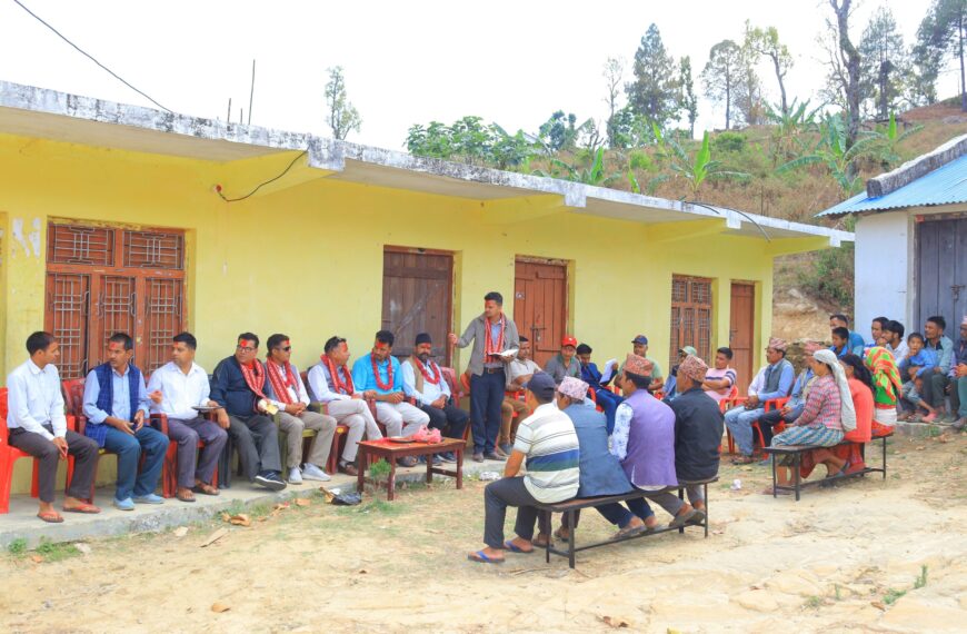जनताका बिचमा सांसद कोइरालाः गाउँगाउँ पुगेर भने जनताको कामका लागि पार्टी हेर्दैनौ