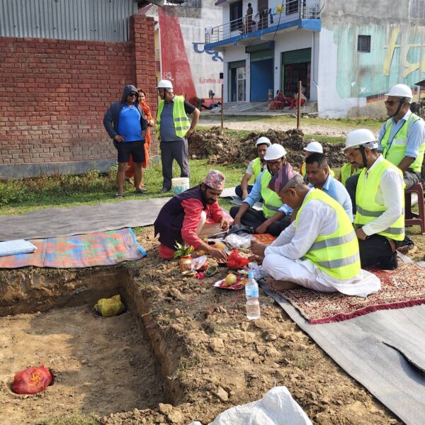 दुर्गालक्ष्मी नमूना माविको १२ कोठे भवनको नगर प्रमुख भट्टद्धारा शिलान्याश
